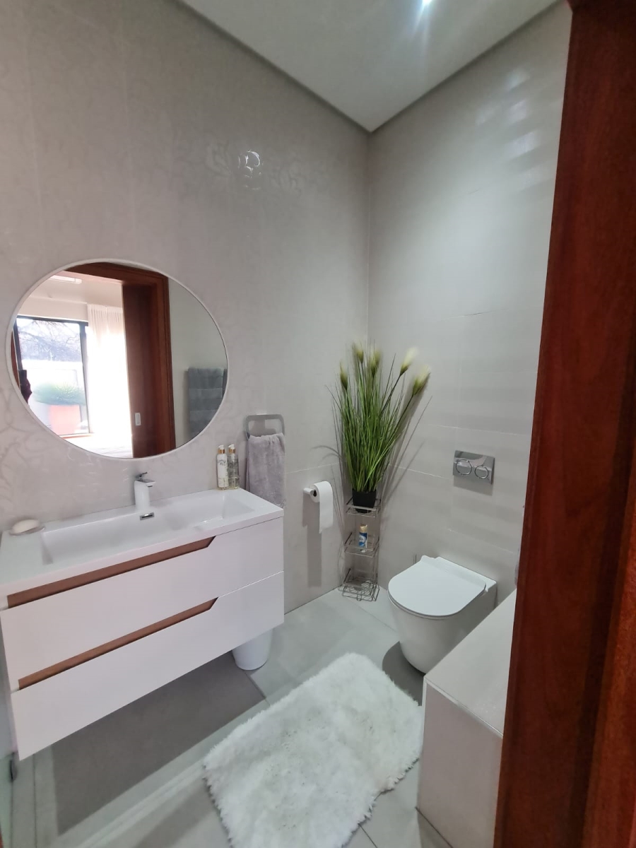 4 Bedroom Property for Sale in Heron Banks Golf Estate Free State